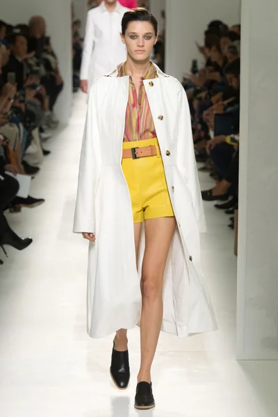Look 11